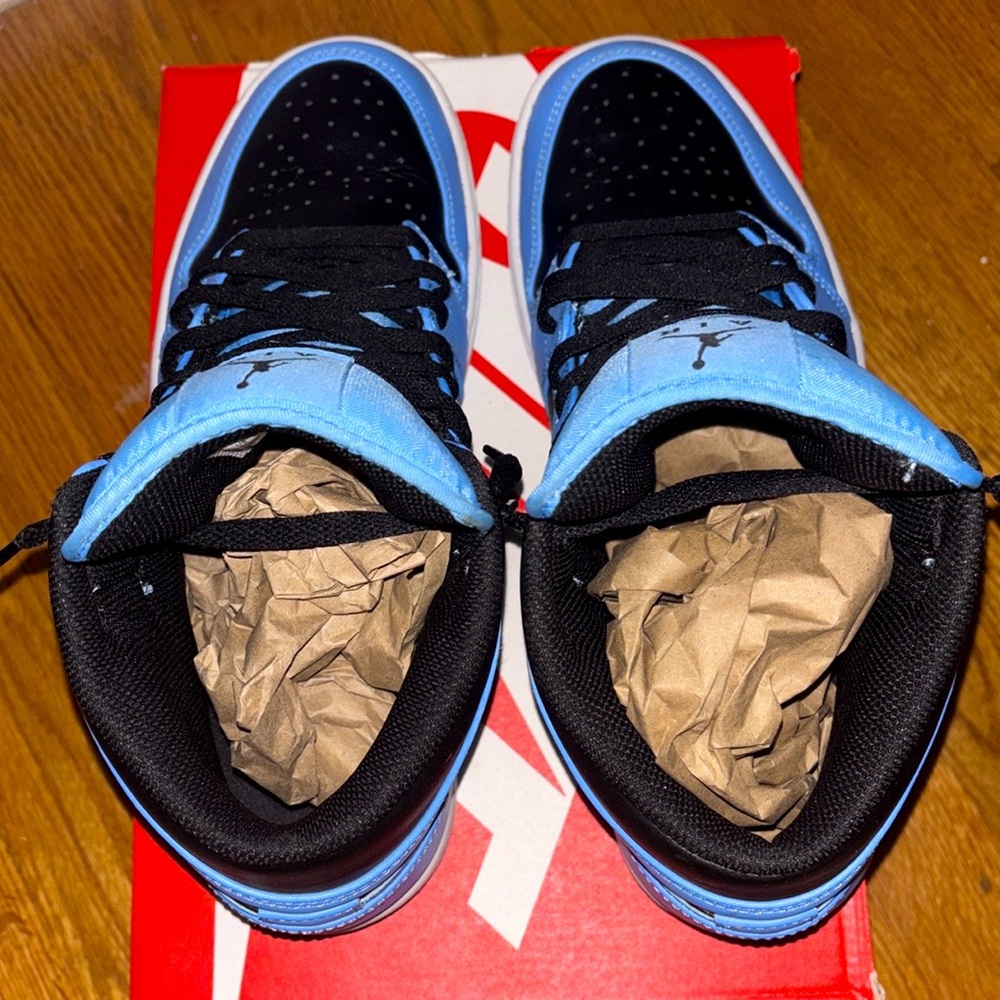 Jordan 1 Mid 'University Blue Black Size 10 Men’s YBO - Picture 4 of 11
